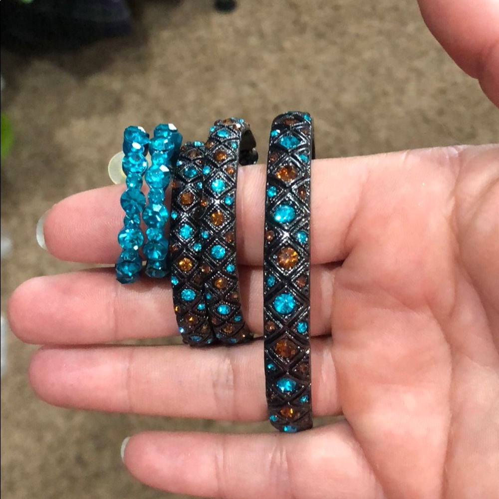 Bangle bracelet w 2 pair earrings